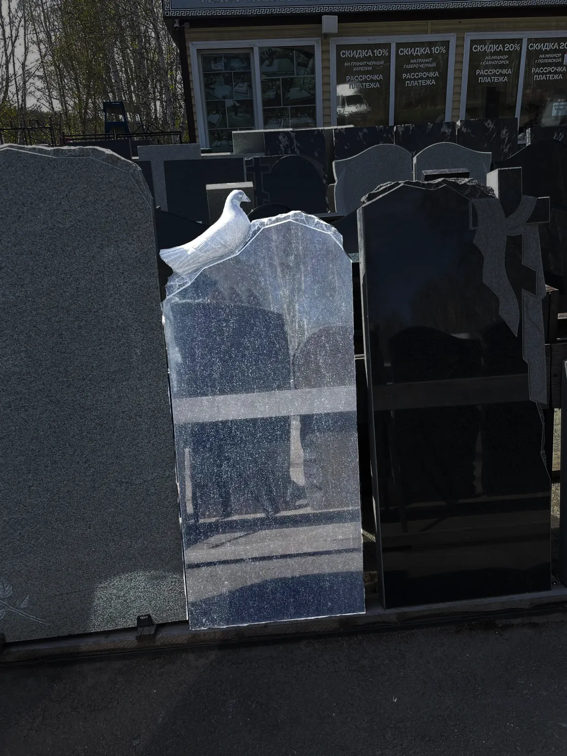 Комплект памятника Г15 120*50*7 см барельеф голубь Карельский Габбро-диабаз