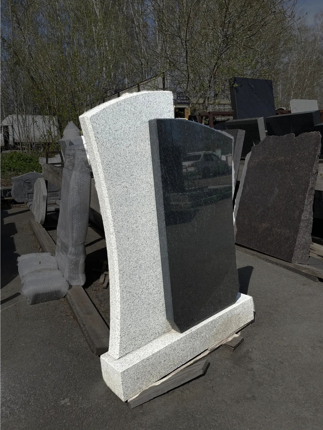 Комплект памятника Г55 100*45*5 см, комбинированный, Гранит Серый Мансур и Черный Габбро-Диабаз